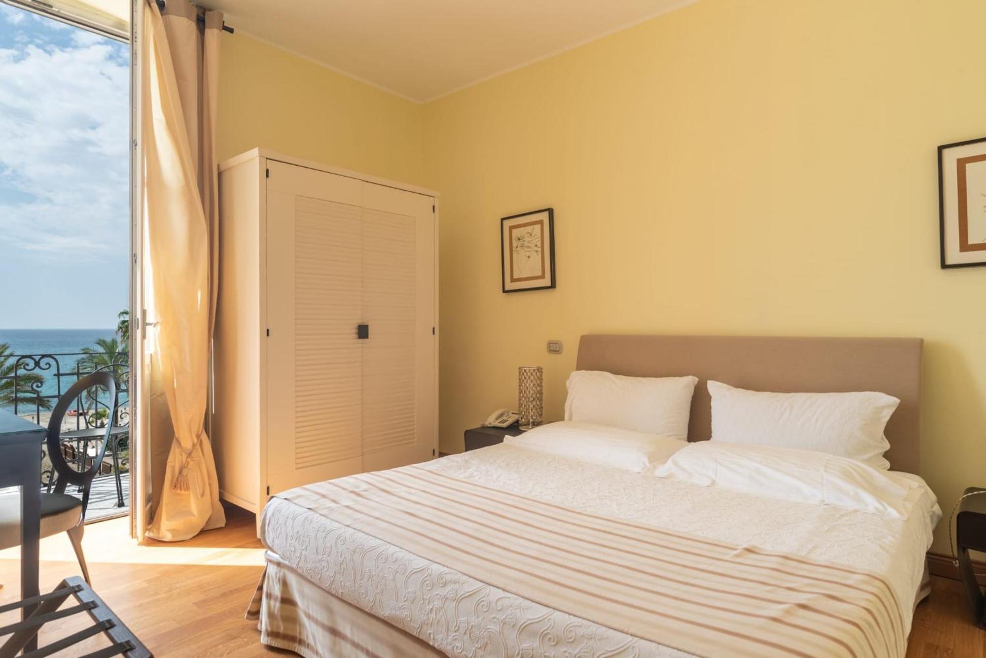 De La Hotel 3*