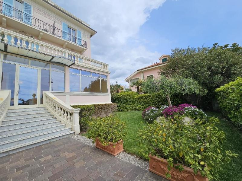 Hotel De La Pietra Ligure